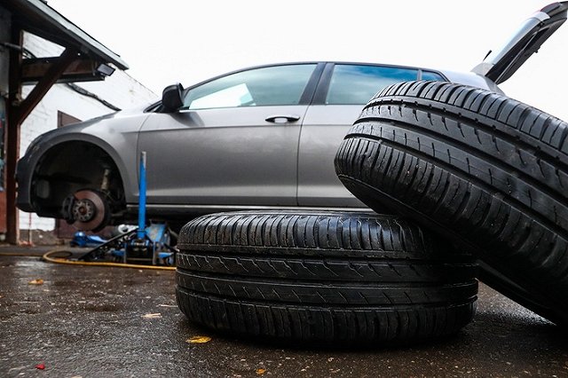 УГИБДД: пора менять летние шины!