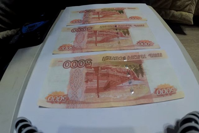 В Екатеринбурге будут судить семейную пару за оплату доставки еды фальшивыми купюрами