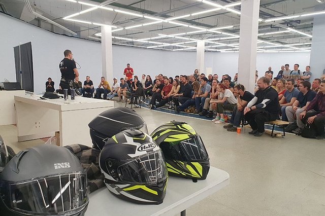 ГИБДД: Более 200 байкеров прослушали лекцию о безаварийном вождении в одном из ТРЦ Екатеринбурга