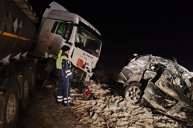 Супружеская пара из Екатеринбурга погибла под Артями в ДТП с бензовозом