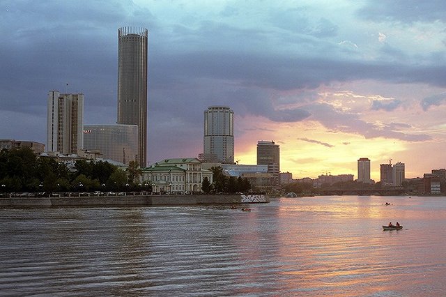 Городские специалисты очищают Исеть дважды в неделю