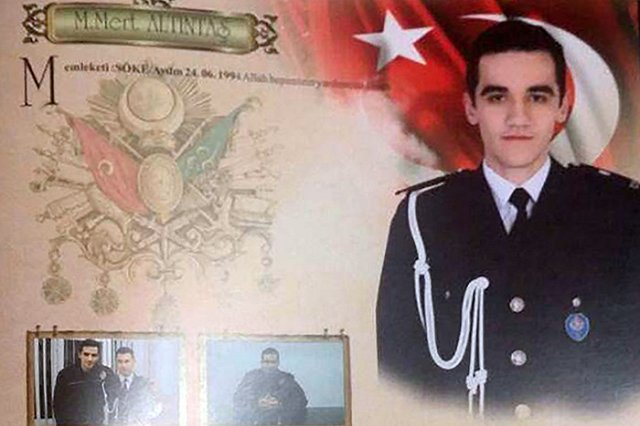 Убийца выстрелил в посла Карлова девять раз