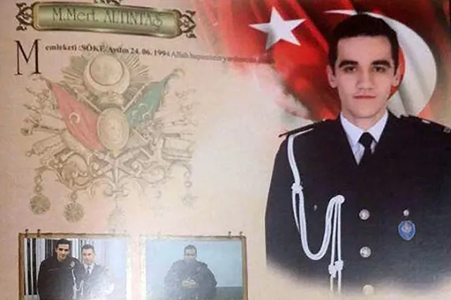 Убийца выстрелил в посла Карлова девять раз