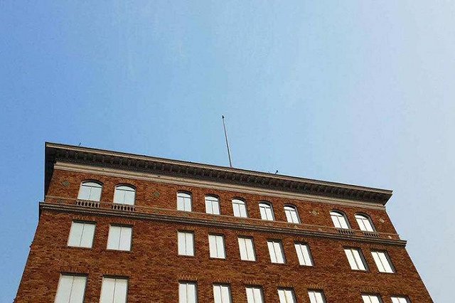 Москва заявила о сорванных с консульства РФ в Сан-Франциско российских флагах