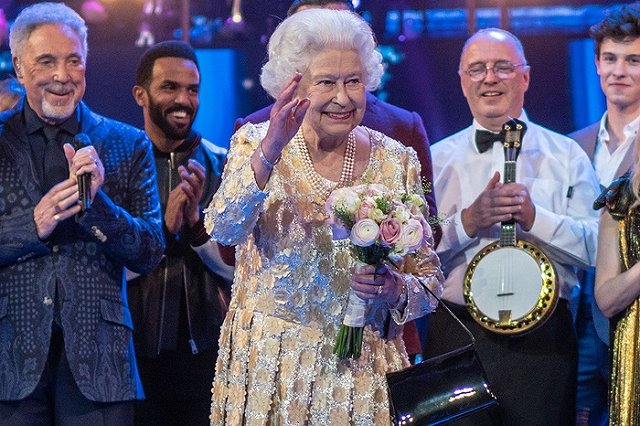 Елизавета II отметила официальный 95-й день рождения