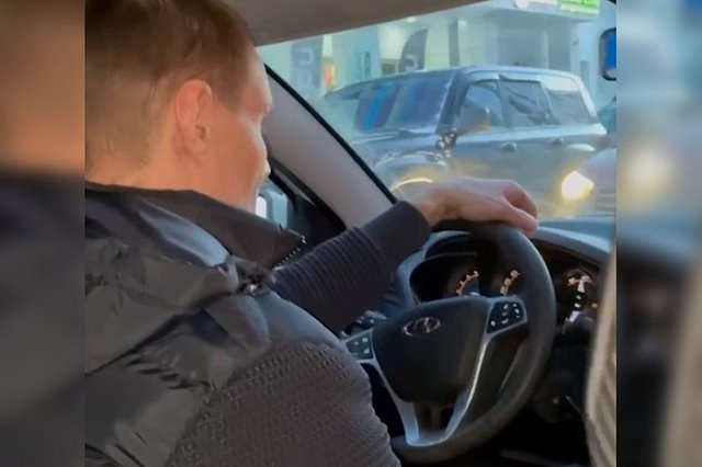 Екатеринбурженка сообщила, что таксист выгнал её с сыном-аутистом на мороз