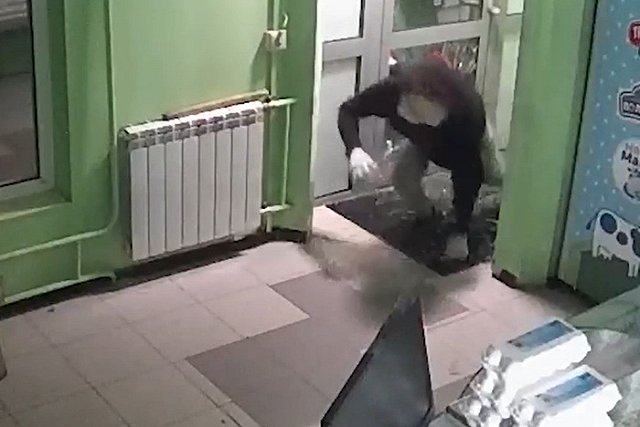 В Екатеринбурге банда воров обчищает известную сеть магазинов