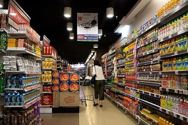 В свердловские соцучреждения массово поставляли опасные продукты