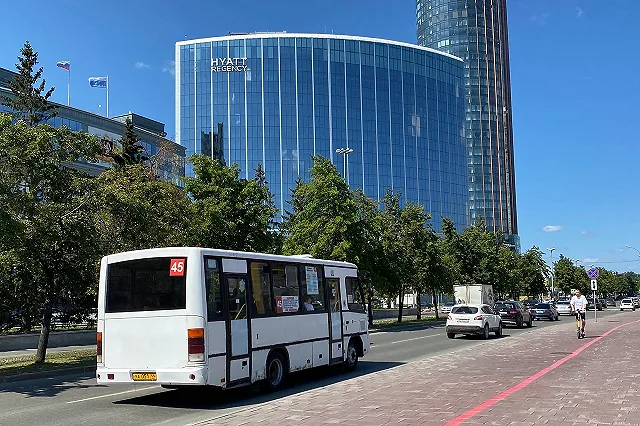 В Екатеринбурге внезапно меняют схему автобусов и троллейбуса