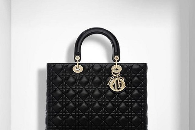 Уборщица «Газпрома» потребовала от МВД найти её сумку Dior