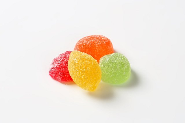 Читинские подростки нашли отравленные конфеты на улице