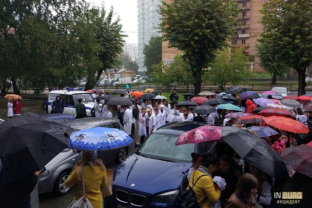 Полиция, реанимация, эвакуация. ЧП в Уральском государственном медуниверситете