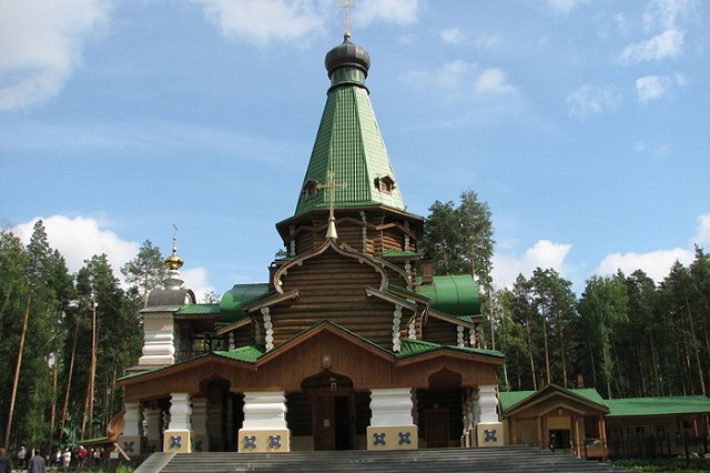 В монастыре Ганина Яма, посвященном убиенной царской семье, снесли главный храм