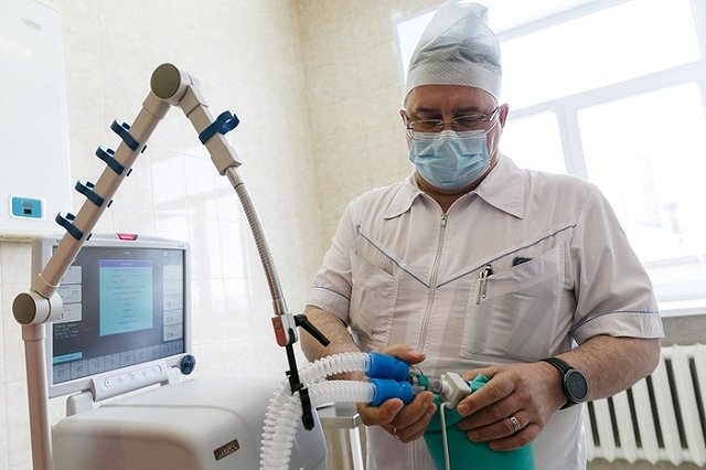 Девочка, раненая во время стрельбы на Химмаше, начала дышать самостоятельно