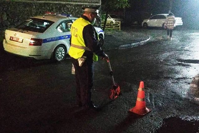 Водитель сбил 17-летнюю девушку на Сортировке и скрылся с места аварии