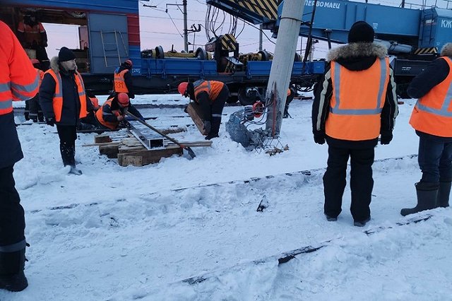 В Екатеринбурге грузовой поезд сошёл с рельсов