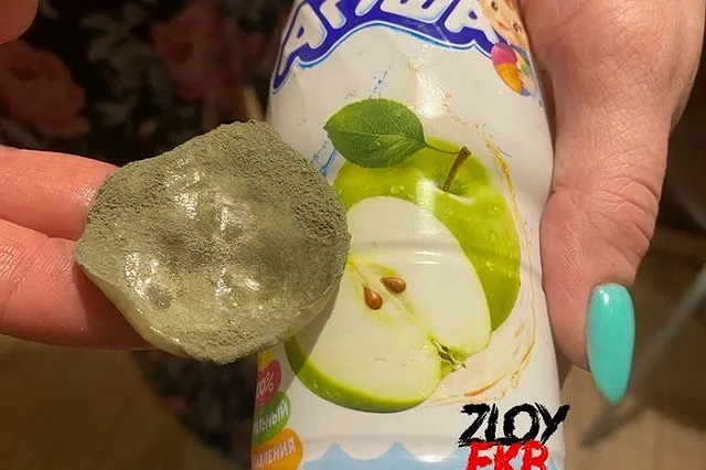 В Екатеринбурге ребёнок отравился детским соком, в котором оказался огромный кусок плесени