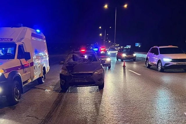 «Личность устанавливается». На Россельбане под машину попал пешеход