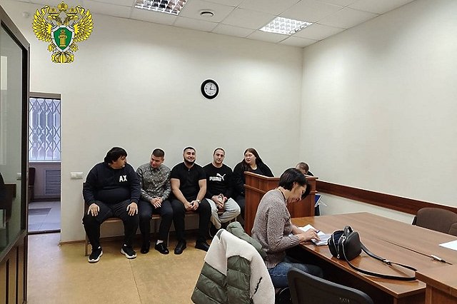 В Екатеринбурге двоих мужчин оштрафовали на полмиллиона за стрельбу во дворе дома