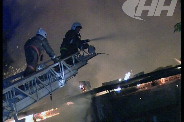 Двое маленьких детей и их мать пострадали при пожаре в Свердловской области