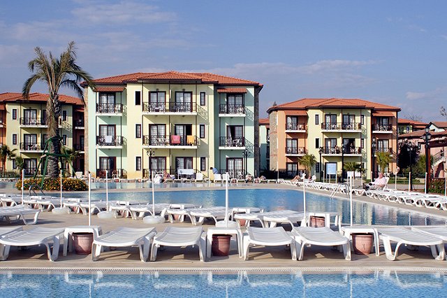 Дефицит российских туристов начинает ощущаться в Анталии