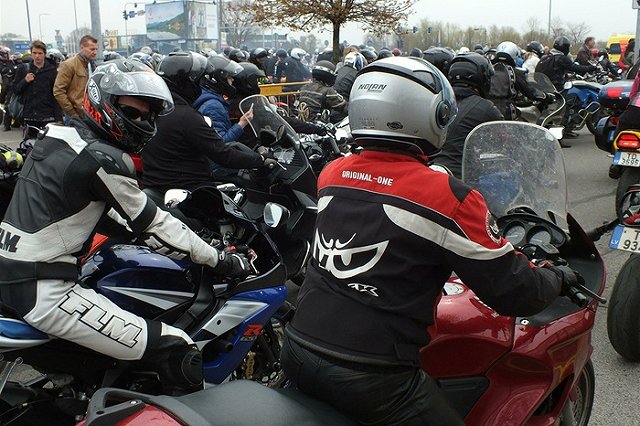 Екатеринбургские байкеры рассказали, для чего они давят на уши горожанам