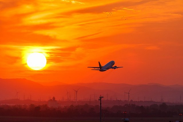 Пассажирский Boeing рухнул в море у берегов Индонезии