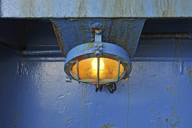 Моряка выбросили из иллюминатора крупнейшего в мире плавзавода во Владивостоке