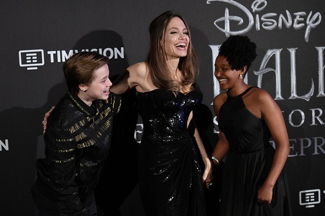 Дочь Джоли и Питта Шайло Нувель официально взяла мужское имя