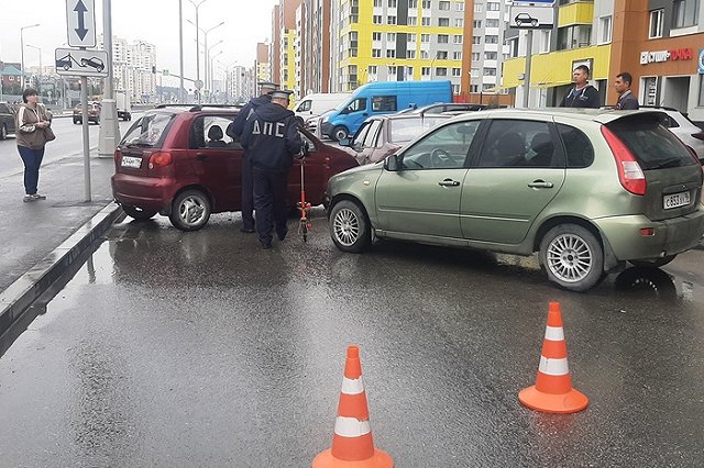 Четырехлетняя девочка попала в ДТП по пути в детский сад в Академическом