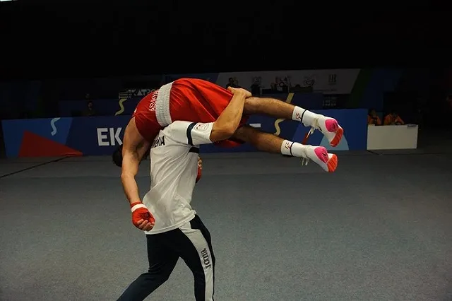 Волонтеров в Деревне Международного фестиваля университетского спорта кормят по повышенным нормам