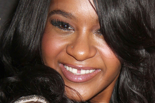 Врачи начали выводить дочь Уитни Хьюстон из комы