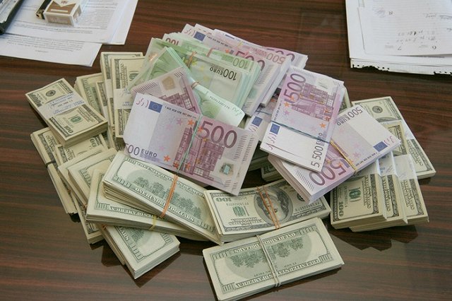 Следствие связало изъятые у Захарченко миллиарды c «семейным бизнесом»