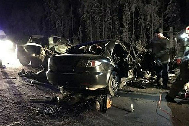 В ХМАО при столкновении двух легковушек погибли десять человек