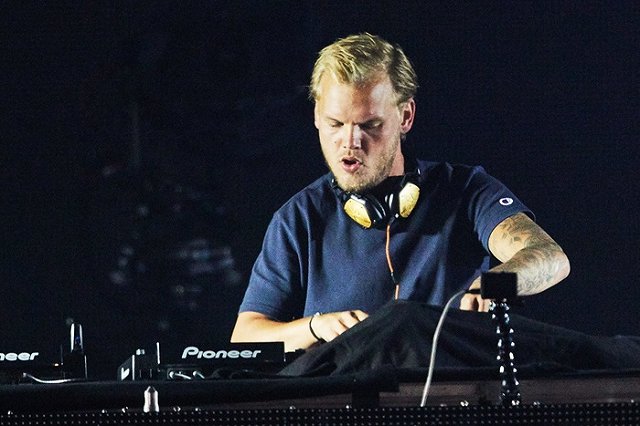 Раскрыта причина смерти диджея Avicii