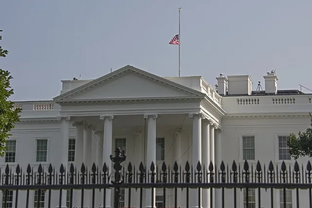 Гроб сенатора Маккейна понесет российский оппозиционер