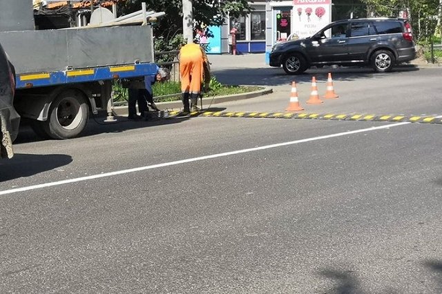 В Кольцово, где вчера сбили четырех детей, оперативно установили «лежачие полицейские»