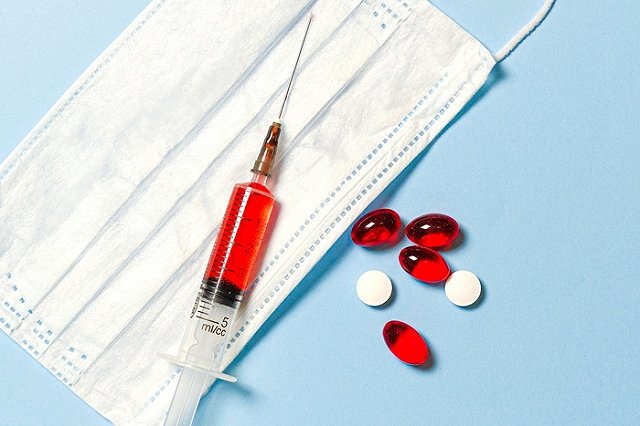 Доктор Мясников назвал препараты, которые помогут вылечить коронавирус