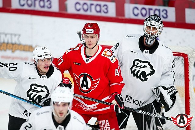 «Автомобилист» не справился с «Трактором» в уральском дерби