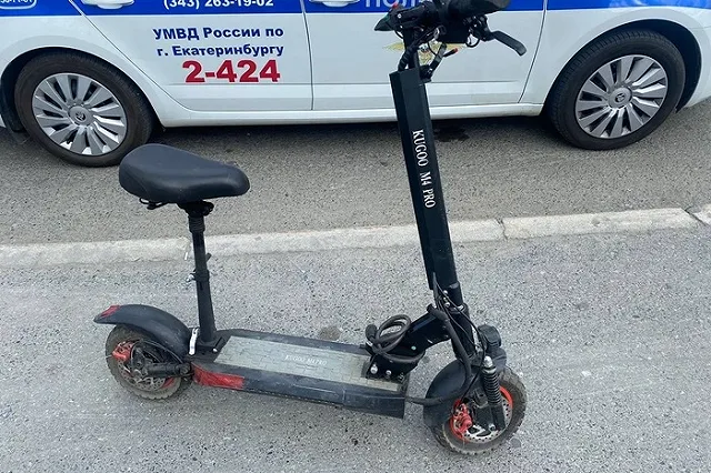В Екатеринбурге арестовали пьяного мужчину на электросамокате