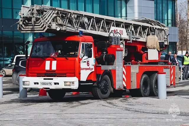 Два солдата пострадали: в екатеринбургской воинской части произошёл пожар