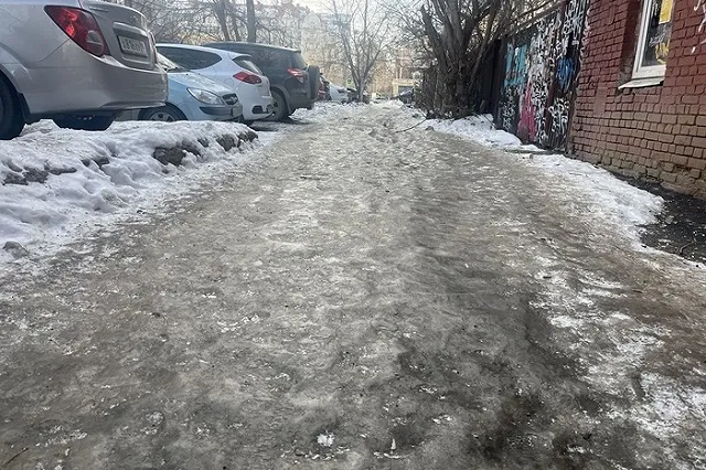 Жительница Екатеринбурга отсудила у мэрии 80 тысяч рублей за то, что поскользнулась на улице