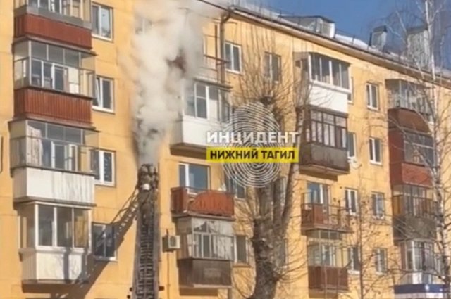 Свердловчанин выгнал на улицу свою бабушку и поджёг квартиру