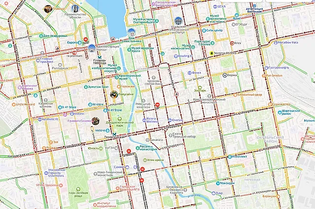 Екатеринбург встал в одну большую пробку из-за перекрытия улиц