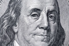 ВЭШ: Россияне начнут копить деньги в валюте