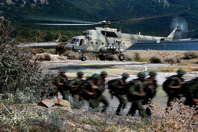 Кремль прокомментировал ситуацию с переброской военных к границе Украины