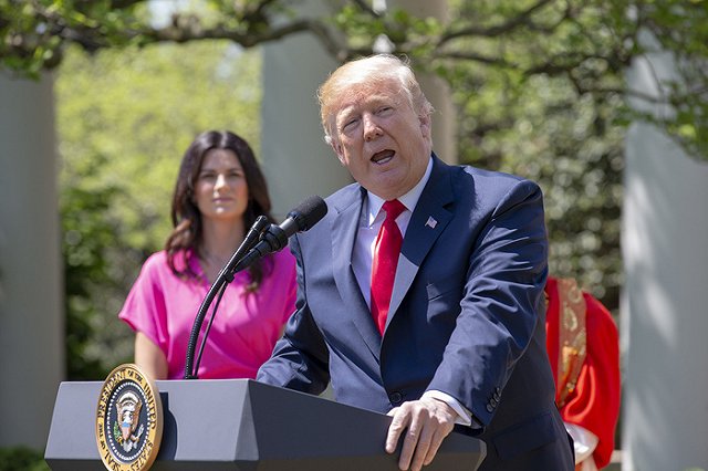 Во Франции призвали Трампа извиниться за слова о теракте в Париже