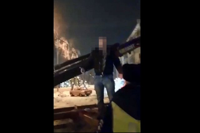 В Екатеринбурге пьяный водитель с женой избили полицейского