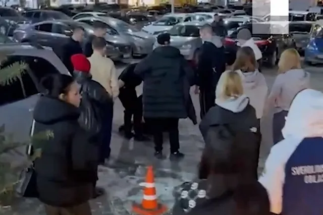 В «Мегаполисе» мужчина напал на девушку из-за разлитого на него напитка