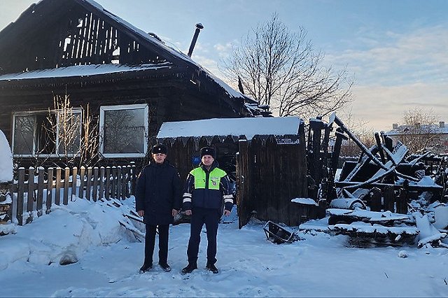 Свердловские полицейские спасли жизнь семье, которая чуть не погибла во время пожара
